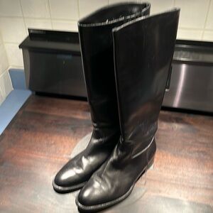Sudini Italian made black riding boots
Size 9B